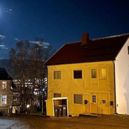 Centrally Located Apartment With 2 Bedrooms And Free Parking Tromsø Exterior foto