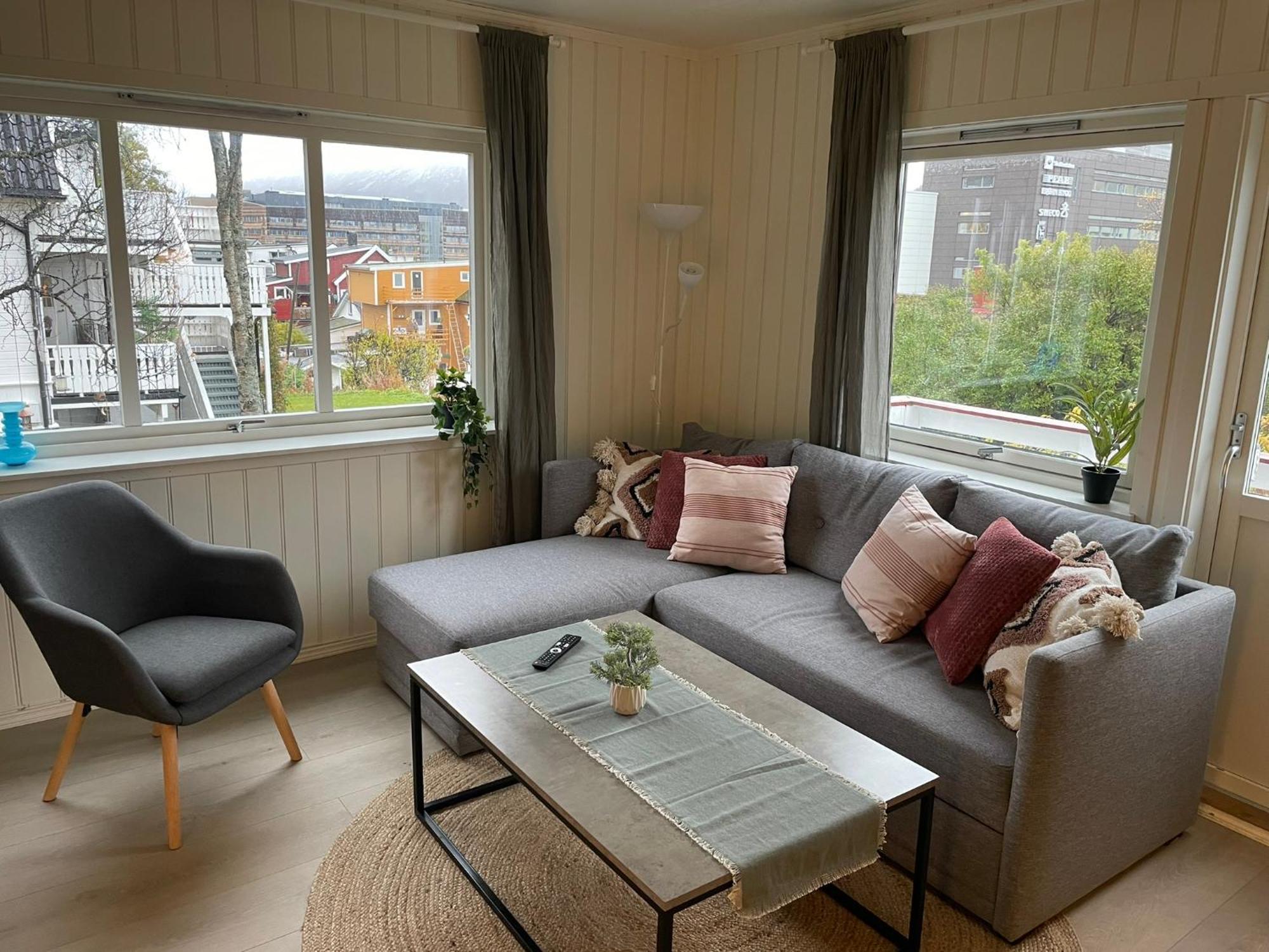 Centrally Located Apartment With 2 Bedrooms And Free Parking Tromsø Exterior foto